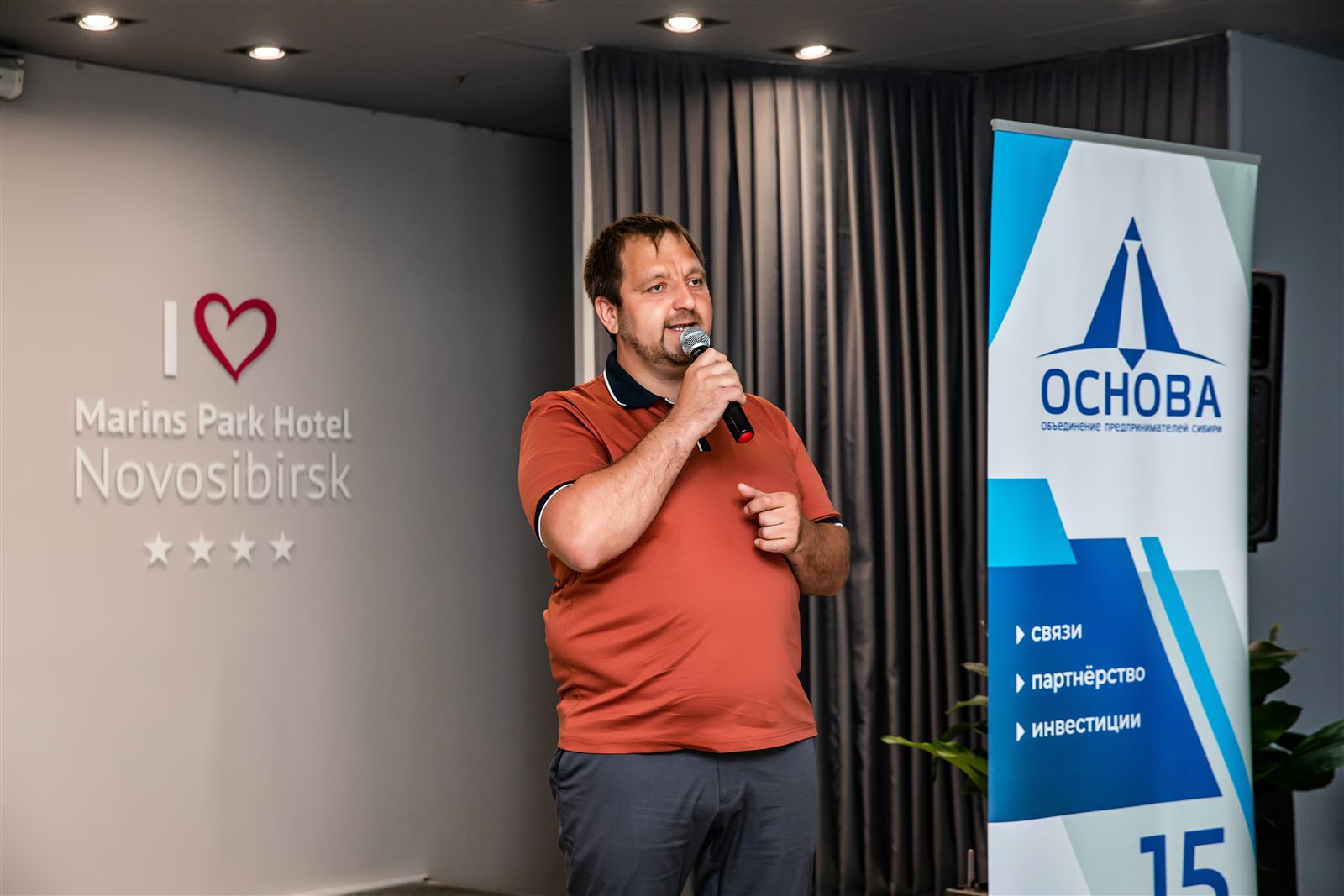 Выступление предпринимателя на встрече «Основы»